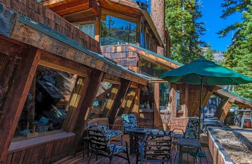 Olympic Valley Cabin | Mt. Jola by Avantstay Vintage Squaw Valley Perched Under The Tram!