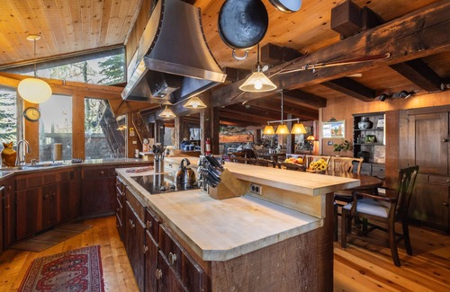 Olympic Valley House | Mt. Jola by AvantStay | A 5-minute walk away to Palisades and lifts.