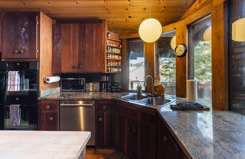 Olympic Valley House | Mt. Jola by AvantStay | A 5-minute walk away to Palisades and lifts.