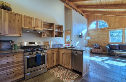 Joseph Condo | Mt. Joseph Lodge in Downtown Joseph: Unit #7