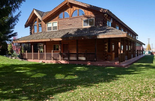 Joseph Condo | Mt. Joseph Lodge in Downtown Joseph: Unit #7