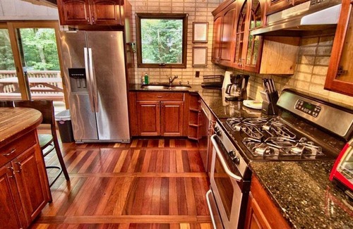Pocono Pines Cottage | ⛰⛵️⛱Mt. Maplewood Lodge❤️1BR Couples★Romantic★Hot⛷Tub★Game Rm★Dogs+