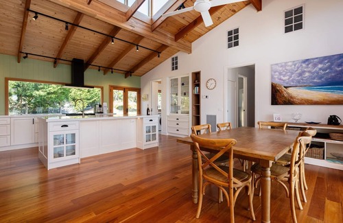 Mornington Peninsula House | Mt Martha Coastal Retreat | Pool & Water Views