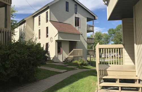 Magog Apartment | Mt-Orford ski 8.5Km. Walk to old Magog! Lake view w/pools, hot tub, sauna! Quiet