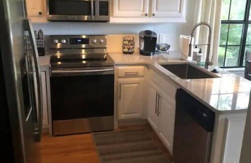 Fayetteville House | Mt Sequoyah Chalet with mountain view only minutes from town square!