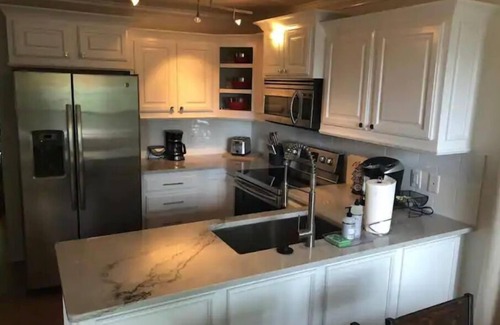 Fayetteville House | Mt Sequoyah Chalet with mountain view only minutes from town square!