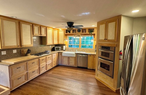 West Dover House | Mt. Snow Golf Club Estate - 5 Min to Mt. Snow Ski