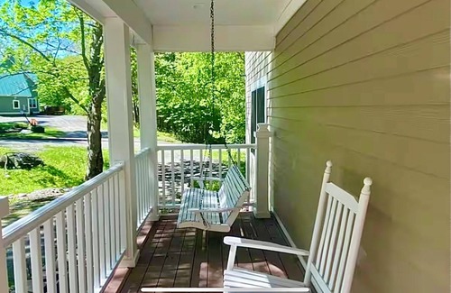 West Dover House | Mt. Snow Golf Club Estate - 5 Min to Mt. Snow Ski