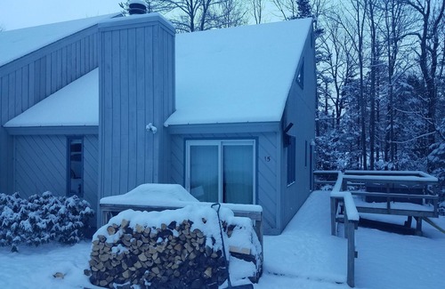 West Dover House | Mt. Snow Townhouse -2 Miles to Mt. Snow, Outdoor Hottub, 2 fireplaces-wood & gas