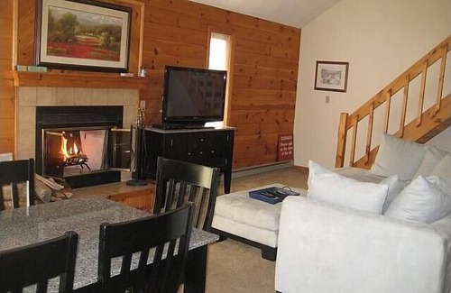 West Dover House | Mt. Snow Townhouse -2 Miles to Mt. Snow, Outdoor Hottub, 2 fireplaces-wood & gas