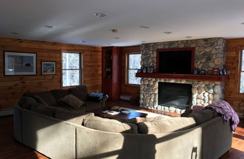 West Dover House | Mt. Snow Vermont SkiHouse - 0.5 miles from Slopes