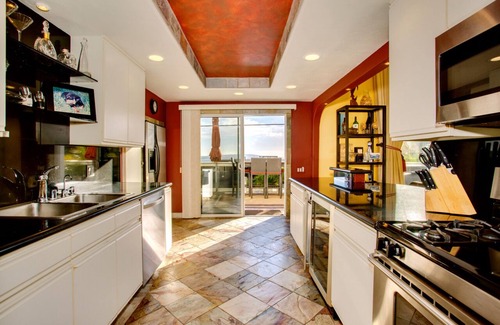 North Pacific Beach House | MT. SOLEDAD BEACH PARADISE - AMAZING PANORAMIC VIEWS! - HEATED POOL & JACUZZI