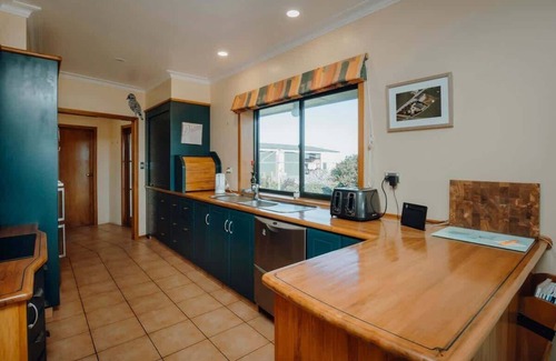Okaiawa Apartment | Mt Taranaki Vista Rural Holiday Home