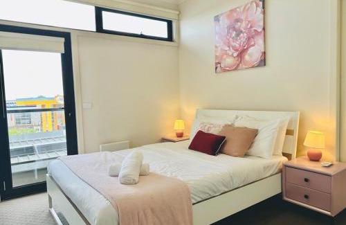 Mount Waverley Apartment | Mt Waverley Spacious 2br2ba Parking Wifi Balcony