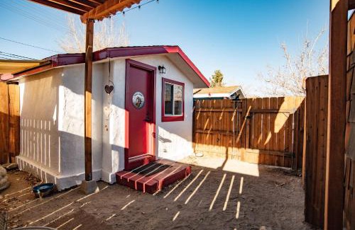 Independence Hotel | Mt Williamson Motel and Basecamp