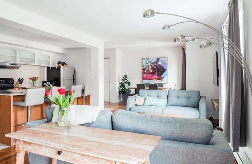 Plateau Mont Royal Apartment | MTLVR #03 | Prime Plateau location for up to 6!