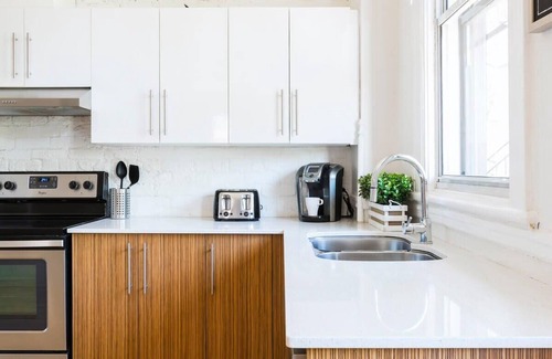 Mile End Apartment | MTLVR #08 | Mile End area, 2BA, near the mountain