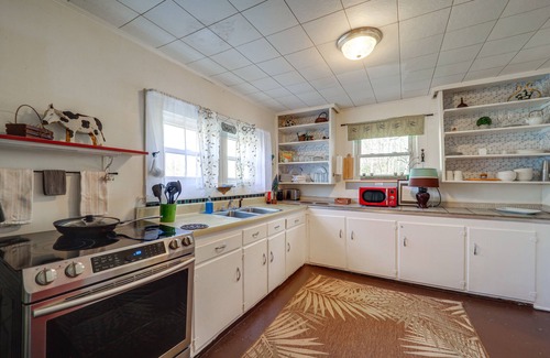 Newland Cottage | Mtn Cottage w/Fire Pit in Newland!