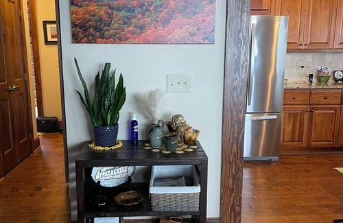 Foscoe Condo | MTN. RETREAT Echota- Appalachian views of Grandfather Mountain & Blue Ridge Mtns