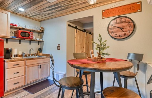 Green Mountain Falls Apartment | MTN Town Escape - the Fox Den, 1 Bdrm luxury Apt