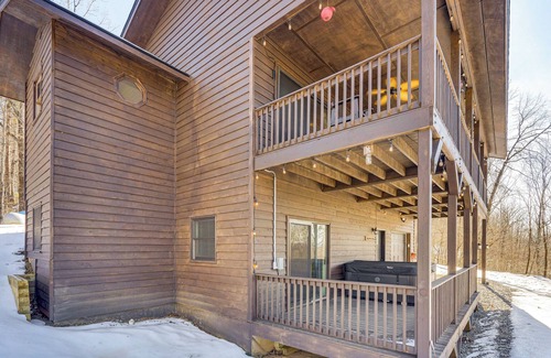 Unaka Cabin | Mtn-View Cabin w/Hot Tub & Balcony in Murphy
