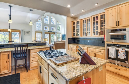 Georgetown Cabin | Mtn-View Cabin w/Private Hot Tub in Georgetown!