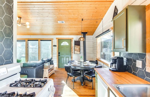 Bailey Cabin | Mtn-View Haven w/Hot Tub: 9 Mi to Dtwn Bailey