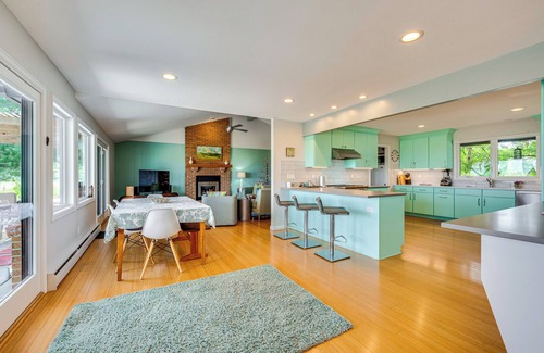 Boulder House | Mtn-View Home w/Pickleball Court in Louisville!