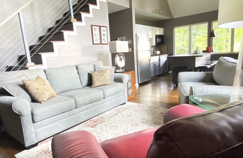 Fairview Ski Chalet | Mtn. View, Hot Tub, Dwntwn Avl & Biltmore 15-20 min, WiFi, Serenity at its best!