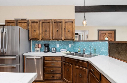 Three Rivers House | Mtn View, Hot Tub, Open Kitchen, 10m to Sequoia
