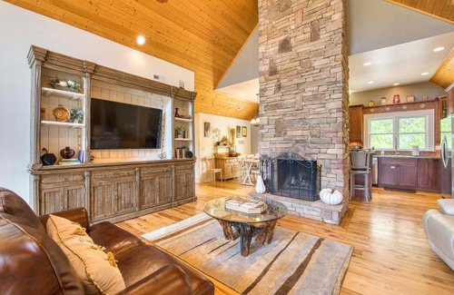 Waynesville House | Mtn-View Waynesville Home Less Than 1 Mile to Main St