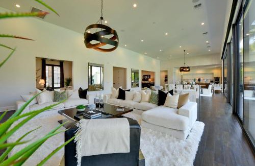 Palm Springs House | Mtn Views and Outdoor Oasis Palm Springs Home!