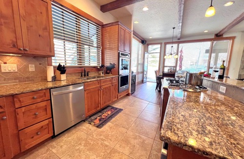 Three Peaks Ski Chalet | Mtn Views Dog-Friendly Ev Charger Ski/Hike