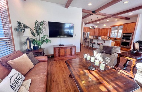 Three Peaks Ski Chalet | Mtn Views Dog-Friendly Ev Charger Ski/Hike