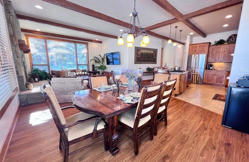 Three Peaks Ski Chalet | Mtn Views Dog-Friendly Ev Charger Ski/Hike