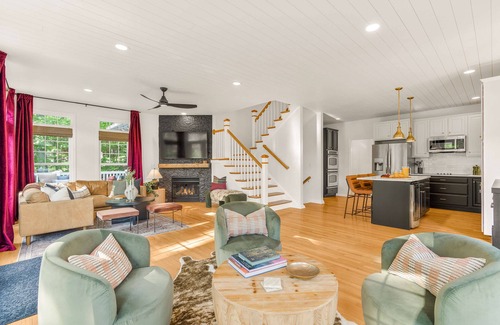 Massanutten House | Mtn Views|Expansive Decks|Hot Tub|Sauna|Theater