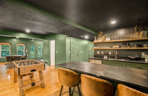 Massanutten House | Mtn Views|Expansive Decks|Hot Tub|Sauna|Theater