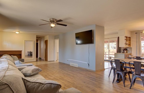 Rustic Hills House | MTN Views King Beds, by Park, close to Downtown