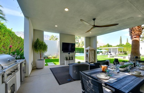 Palm Springs House | Mtn Views + Outdoor Oasis: Palm Springs Home!