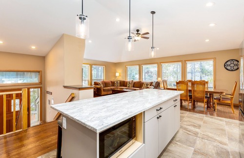 Deer Park House | MTRO11 - Fabulous Home - 2 King Suites, Ping Pong, Foosball, A/C