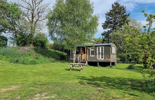 Kingswood Cottage | MUCKLEWICK HOLLOW, pet friendly, with open fire in Bishop's Castle