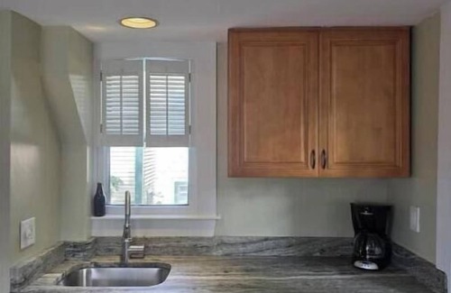 Marblehead Apartment | Mugford Manor ~ 10 minutes to Salem