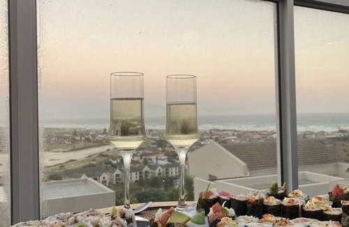 Muizenberg Apartment | Muizenberg Escape; Serene Ocean Views from The Mountainside