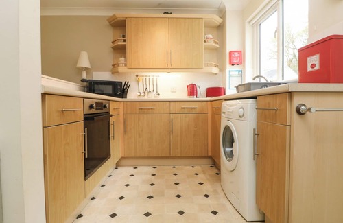 Falmouth House | MULBERRY COTTAGE, family friendly, with a garden in Falmouth