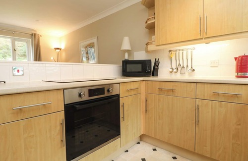 Falmouth House | MULBERRY COTTAGE, family friendly, with a garden in Falmouth