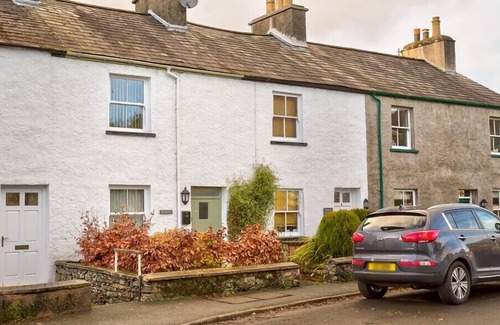 Staveley Cottage | MULBERRY COTTAGE, pet friendly, with open fire in Kendal