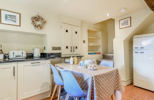 Youlgreave Cottage | MULBERRY COTTAGE, pet friendly, with open fire in Youlgreave