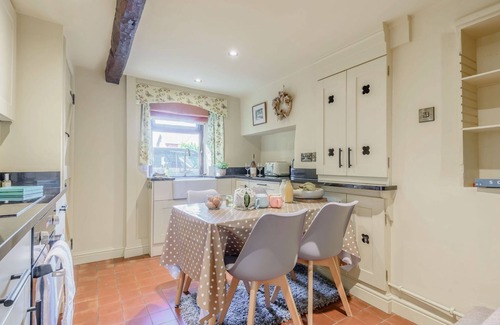 Youlgreave Cottage | MULBERRY COTTAGE, pet friendly, with open fire in Youlgreave