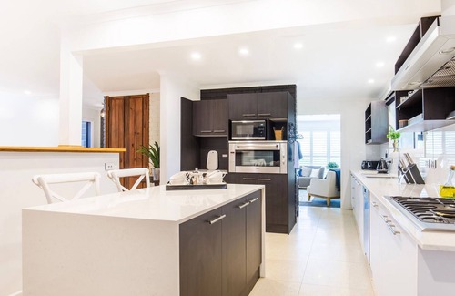 Berry House | Mulberry House - Pet Friendly with Swimming Pool