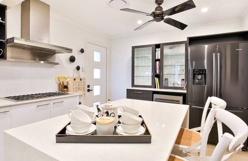 Berry House | Mulberry House - Pet Friendly with Swimming Pool